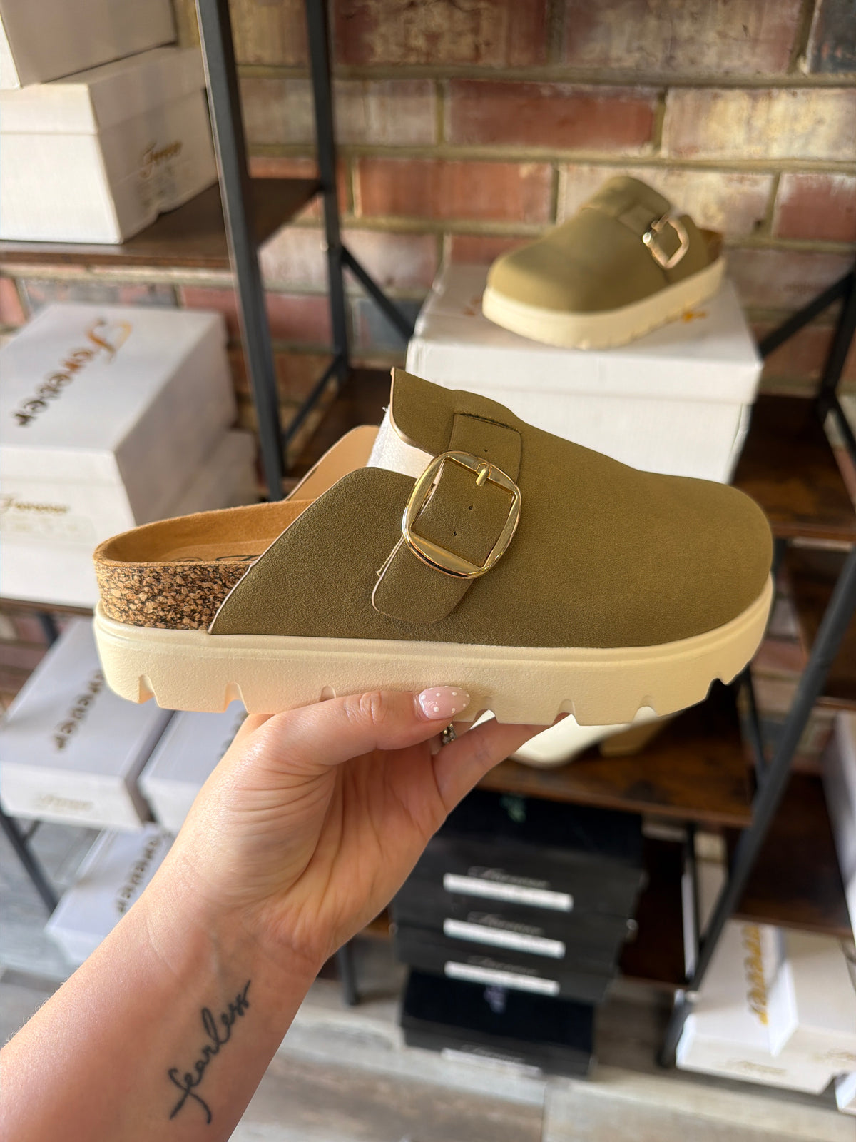 GOLDEN HOUR CLOGS